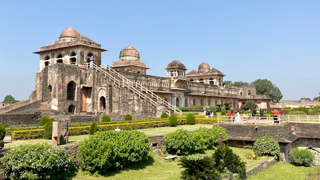 Sailani Island – Maheshwar – Mandu Heritage & Nature Tour