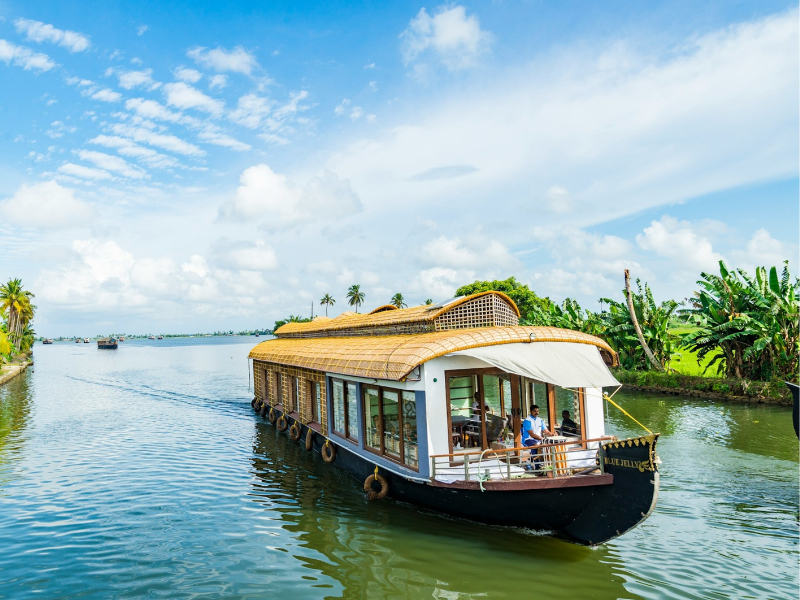 Munnar 2N – Thekkady 1N-Alleppey-1N-Cochin 1N