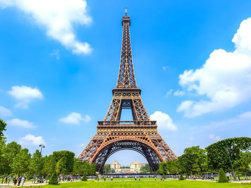 Paris - Easy In Easy Out