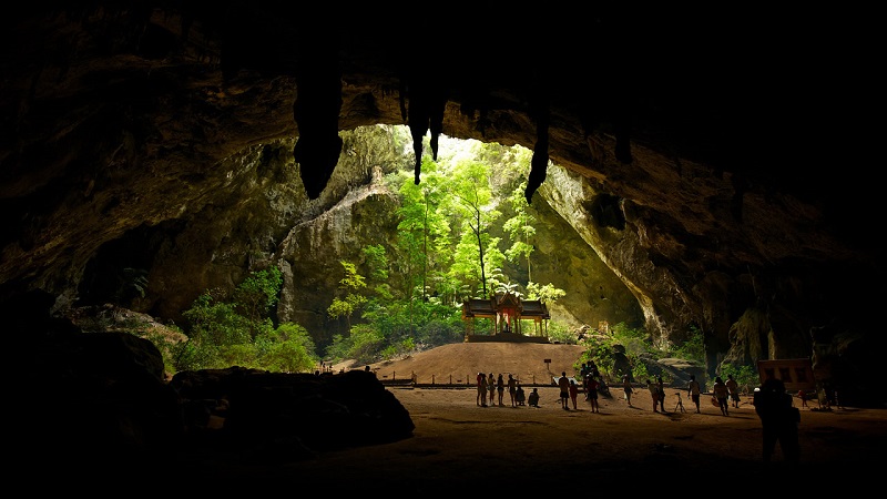 EXPLORE HUA HIN WITH BAN...