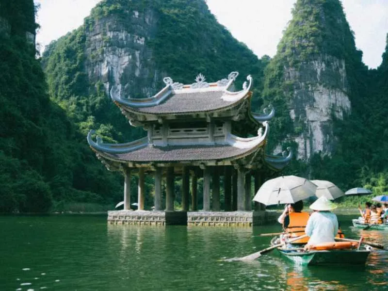 Vietnam Highlights: Culture, Coast & Cruise