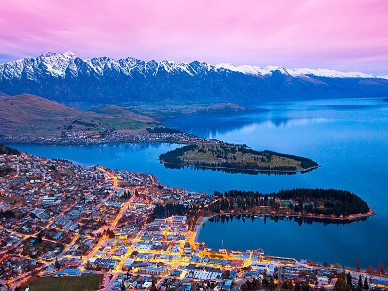 Auckland & Rotorua – Geysers, Glowworms & Maori Magic