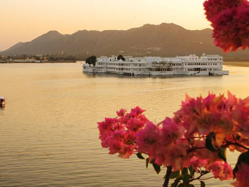 THE LAKE CITY (Udaipur 3...